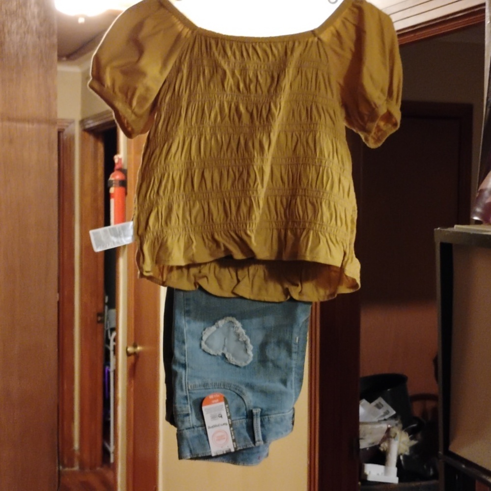 Top an girl jeans